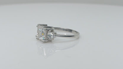 Anillo de trilogía de moissanita Nova Brilliance - D VVS1 de 3,50 ct en plata de ley 925.